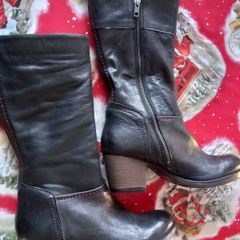 black boots size 8