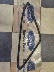 Genuine Ford Sierra Mk1 RH Outer Rear Window Trim Part No. 6137722 - NEW OLD STOCK (NOS)