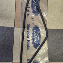 Genuine Ford Sierra Mk1 RH Outer Rear Window Trim Part No. 6137722 - NEW OLD STOCK (NOS)