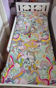 Toddler bed
