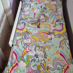 Toddler bed
