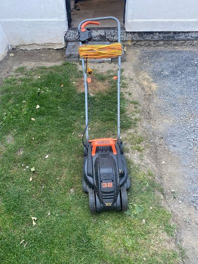 Black and Decker lawnmower