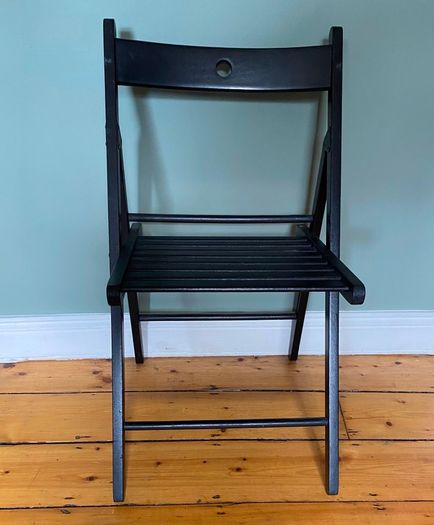 2 folding chairs