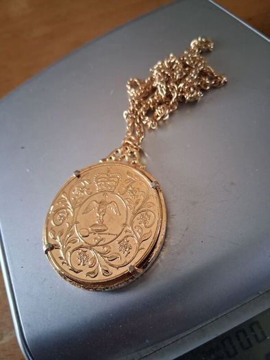 22ct gold plated Crown necklace 1977