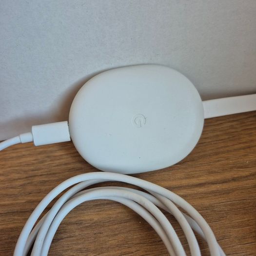 Google Chromecast with Google TV 4K (Snow) - Voice Remote & USB-C Cable - Excellent Condition