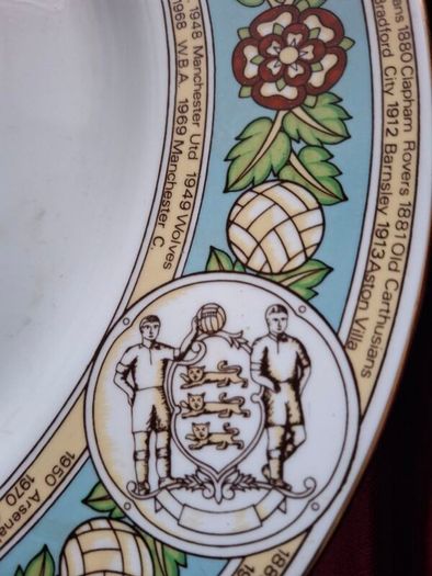 Soccer Fans A Rare !  Vintage Elizbethan Fine BONE China Plate 10.5 ins  100th  Football Final Manchester City  v Tottenham  Hotspur  9th May 1981 Commemorative Lpate Programmes lunches Banquet Details  TEAM winners over the years