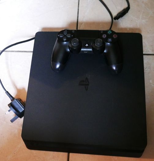Sony PlayStation 4 PS4 500 GB (System Software 10.01)
