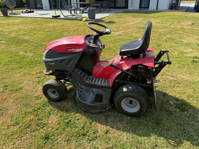 Ride on lawnmower