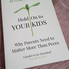 Gabor Mate - Hold on to your kids