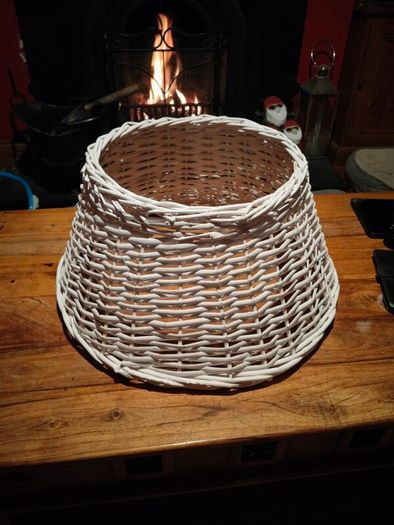 White wicker tree Skirt, new with tags.