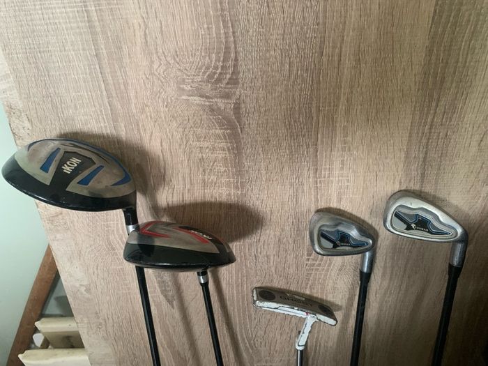 Junior Slazenger golf club set w a Taylormade Putter & balls