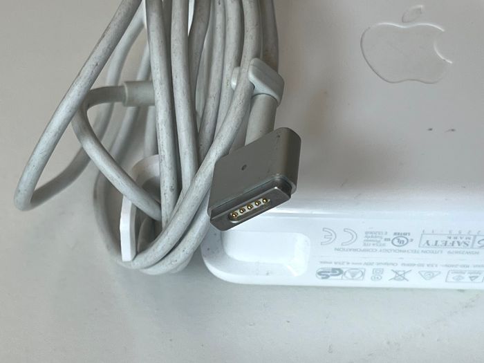 Apple 85W Magsafe 2 charger