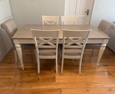 Dining room table & chairs