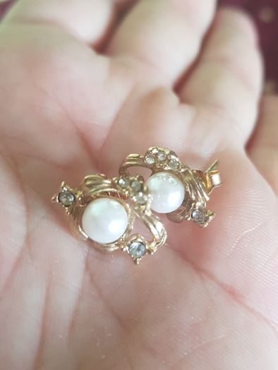 Pearl earrings