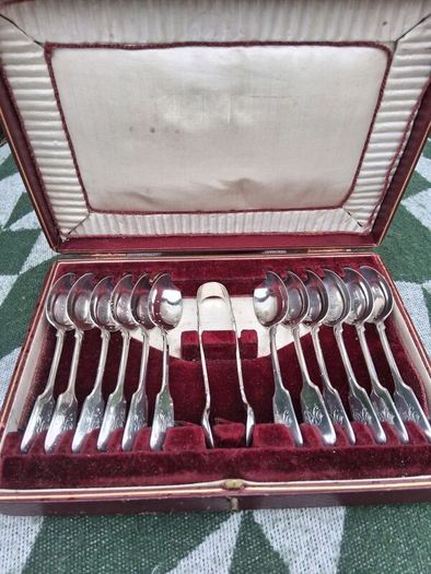 12 X John Round Fiddle Pattern Sterling Silver Teaspoons Plus Tongs (275 grams)