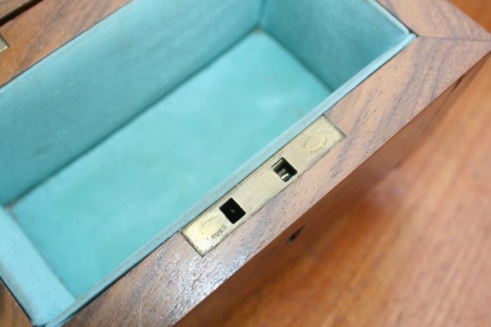 Vintage Wooden Jewelry Box 6,4" x 4" H-4"