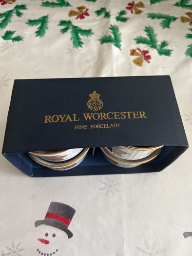 Royal Worcester fine Porcelain (set of 4 )