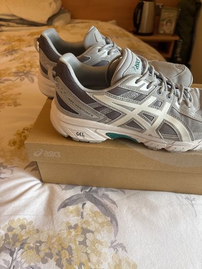 Asics nearly new