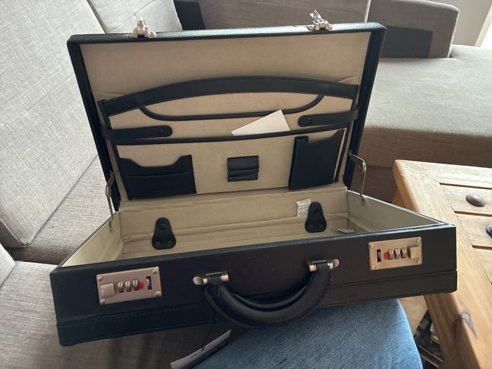 MONOLITH Leather look expandable attache case