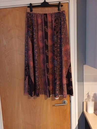 Romwe  Long   Skirt.  Size  XL - 16. & Free Skirt - 16. New.