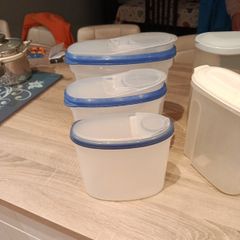 Food storage containers