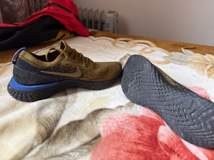 Clean Nike shoes excellent and new condition UK 9