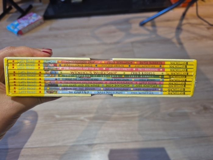 BNIB Sealed Let's Read 10 Early Readers