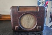 Vintage Bush Radio DAC 90A.