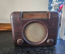 Vintage Bush Radio DAC 90A.