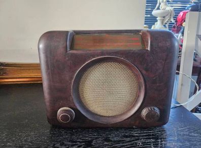 Vintage Bush Radio DAC 90A.