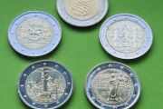 Commemorative Uncirculated 5x2 Euro coins.