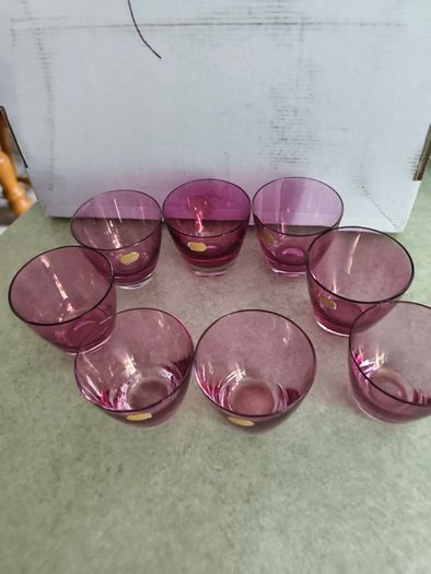 2 set x 4 vintage cranberry bohamien glass. Shot glasses collectible each  set  25. 00 euro or all togher for  45. 00 euro. In very good condition.