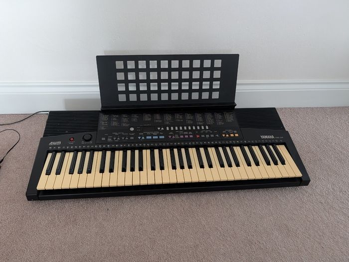 Yamaha PSR - 210 keyboard