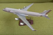 Asiana 1:200 scale model airplane, Boeing 747-400 aircraft