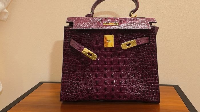 beautiful hand/shoulder bag
