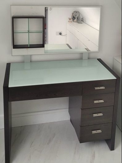 dressing table with chair