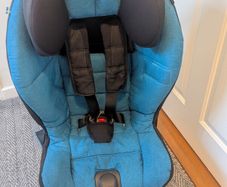 Axkid Minikid Rear facing car seat