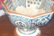 Beautiful Antique Ceramic Japanese Imari Footed Bowl in nice condition,