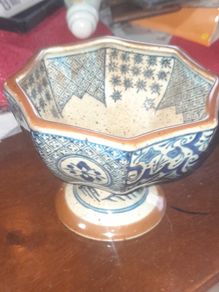 Beautiful Antique Ceramic Japanese Imari Footed Bowl in nice condition,