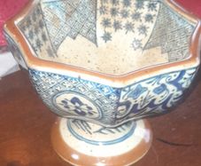 Beautiful Antique Ceramic Japanese Imari Footed Bowl in nice condition,
