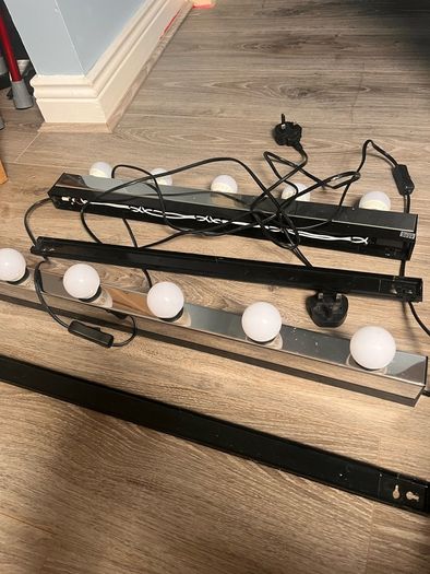 Vanity/makeup desk lights