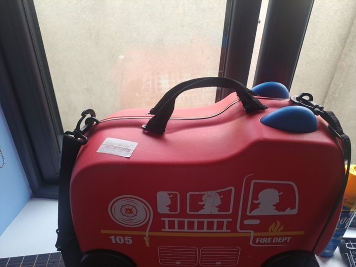 kids suitcase