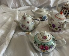 teapots mini size porcelain The Minature teapot collection