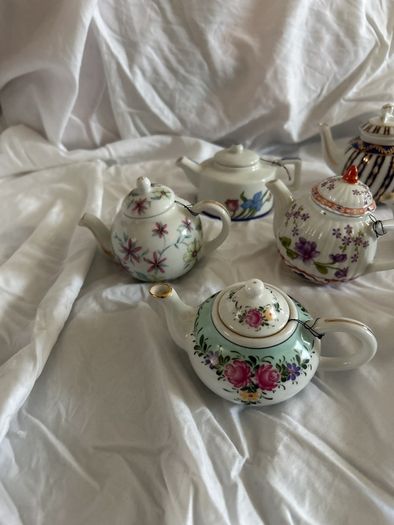 teapots mini size porcelain The Minature teapot collection