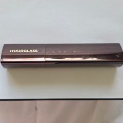 Hourglass foundation