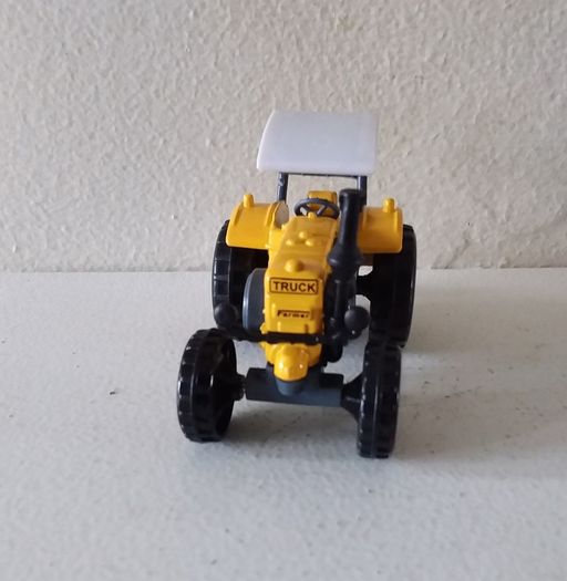 Bulldog Tractor - 1/64 Scale : Diecast Metal