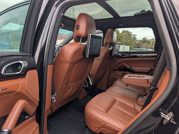 Cayenne Platinum Edition Crew Cab