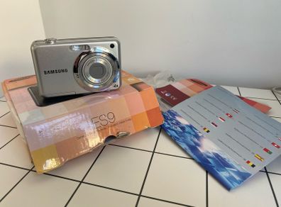Samsung Es9 Camera 12.2 Mp F/2.9 Silver For Parts/repair