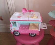 num noms lip gloss truck