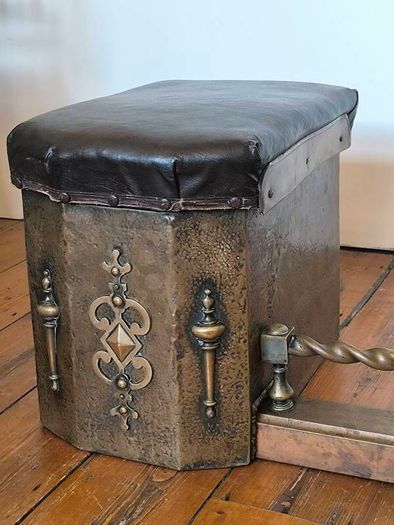 Antique Arts & Crafts Club Fender (c. 1900) adjustable fireplace seats